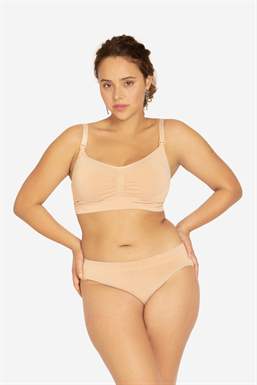 Nude Maternity panties in soft bamboo fibres - Organically grown - on Plussize model