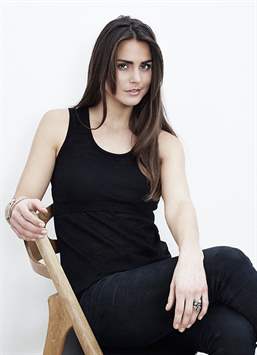 Black nursing top - 100% mulesing-free merino wool - on location