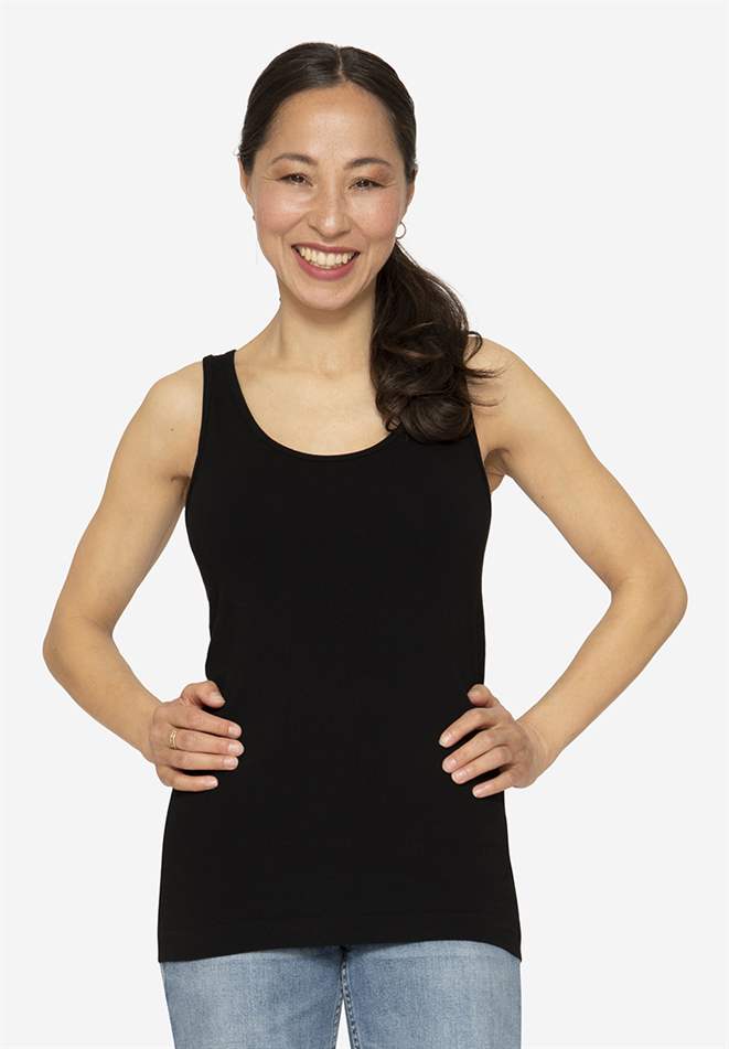 BBlack nursing tanktop  and top for breastfeeding - Organically grown - On location