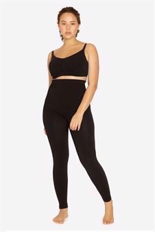 Black maternity leggings for pregnant women - In Organic bamboo - On plus size model