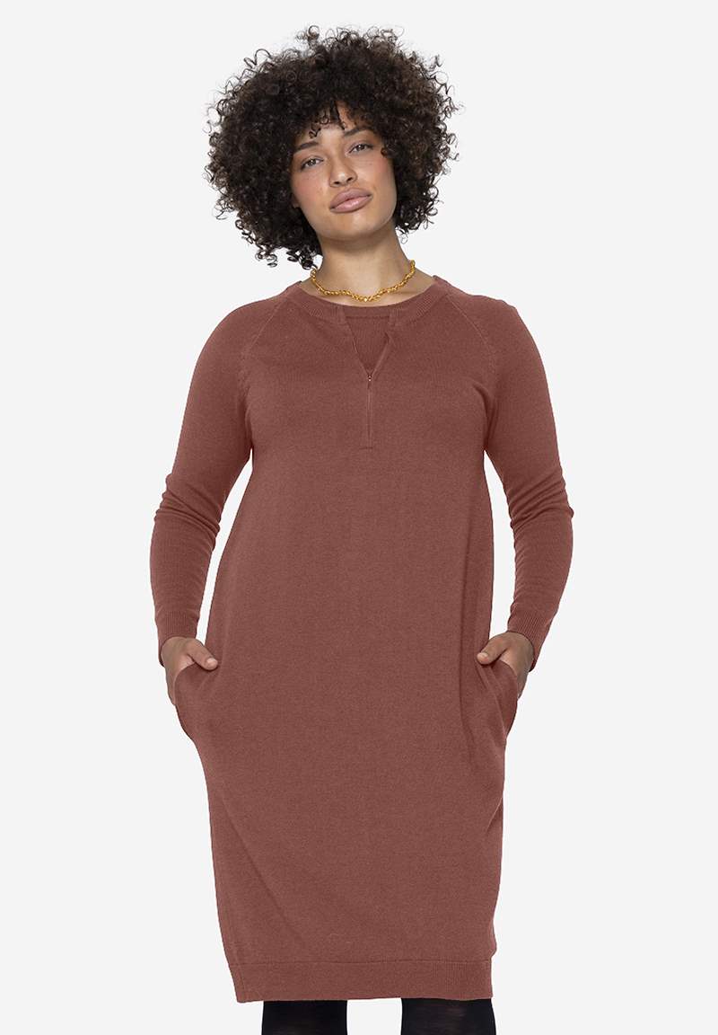 Brown breastfeeding dress with pockets ...