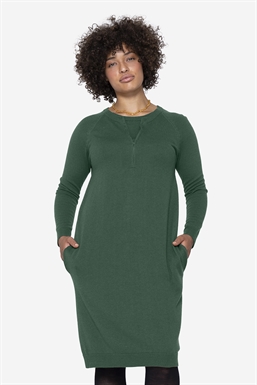 Green breastfeeding dress with pockets in Merino wool - Front view