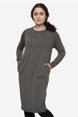 Grey breastfeeding dress with pockets and zipper nursing opening in Merino wool- front view