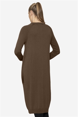 Brown breastfeeding dress in mulsig-free Merino wool - Seen from behind