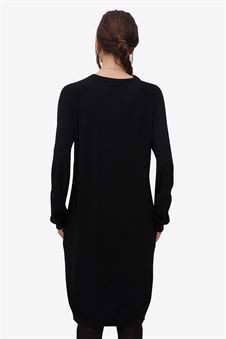 Black nursing dress with pockets and zipper nursing opening  - Seen from behind