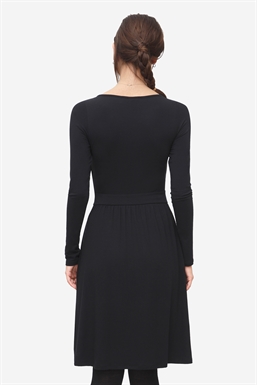 Black nursing dress with wrap look in soft bamboo fibres - Seen from behind